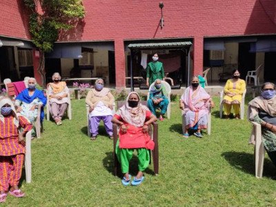 बेसहारा वृद्ध माताओं का सहारा