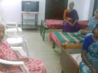 सिर्फ दो वक्त के भोजन की व्यवस्था चाहिए